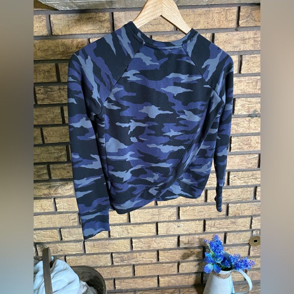 ‎Athleta girls blue camo sweater